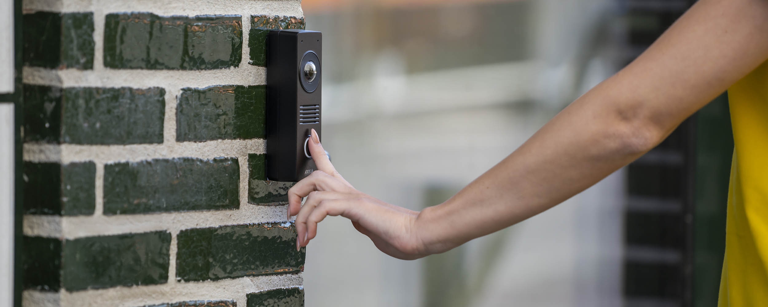 Button on an Axis i8116-E door entry access control.